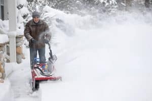 6 snow blower maintenance tips